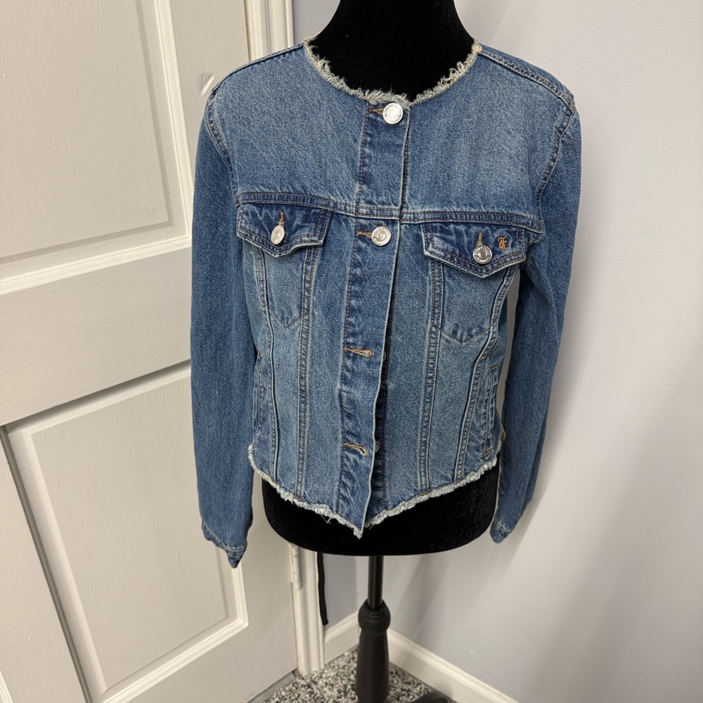 JUICY COUTURE BIG BLING RAW
COLLAR denim jacket - Picture 9 of 9